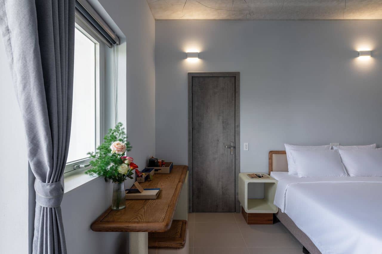 rooms-family-connecting-with-balcony
