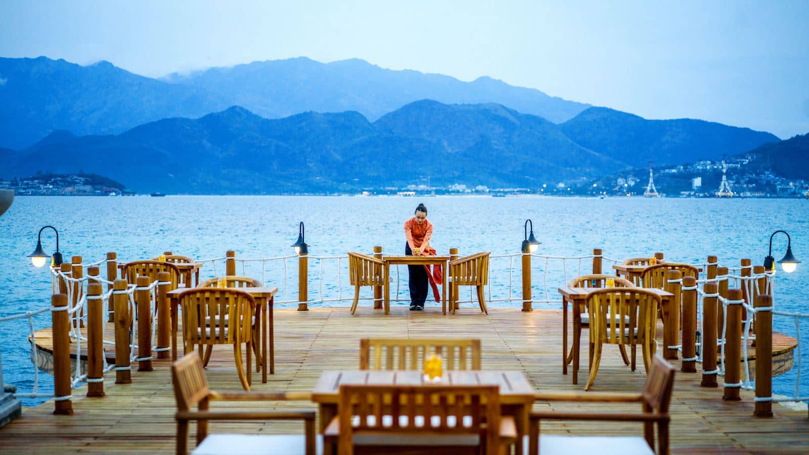restaurants-wave-bar