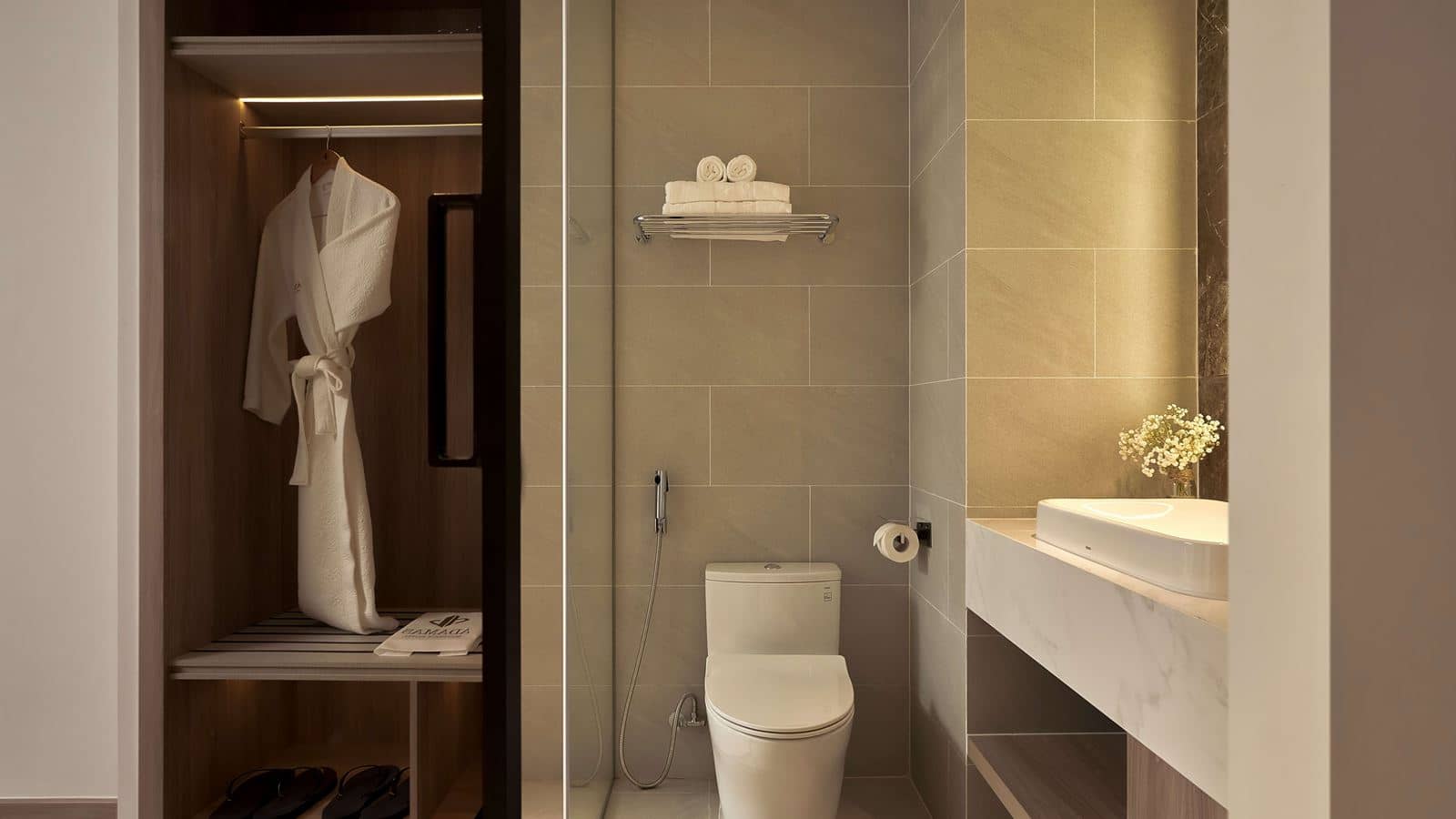 rooms-deluxe-city-view-with-balcony-no-extra-bed
