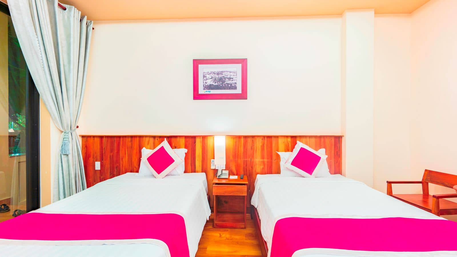 rooms-room-deluxe-with-balcony-gardenview