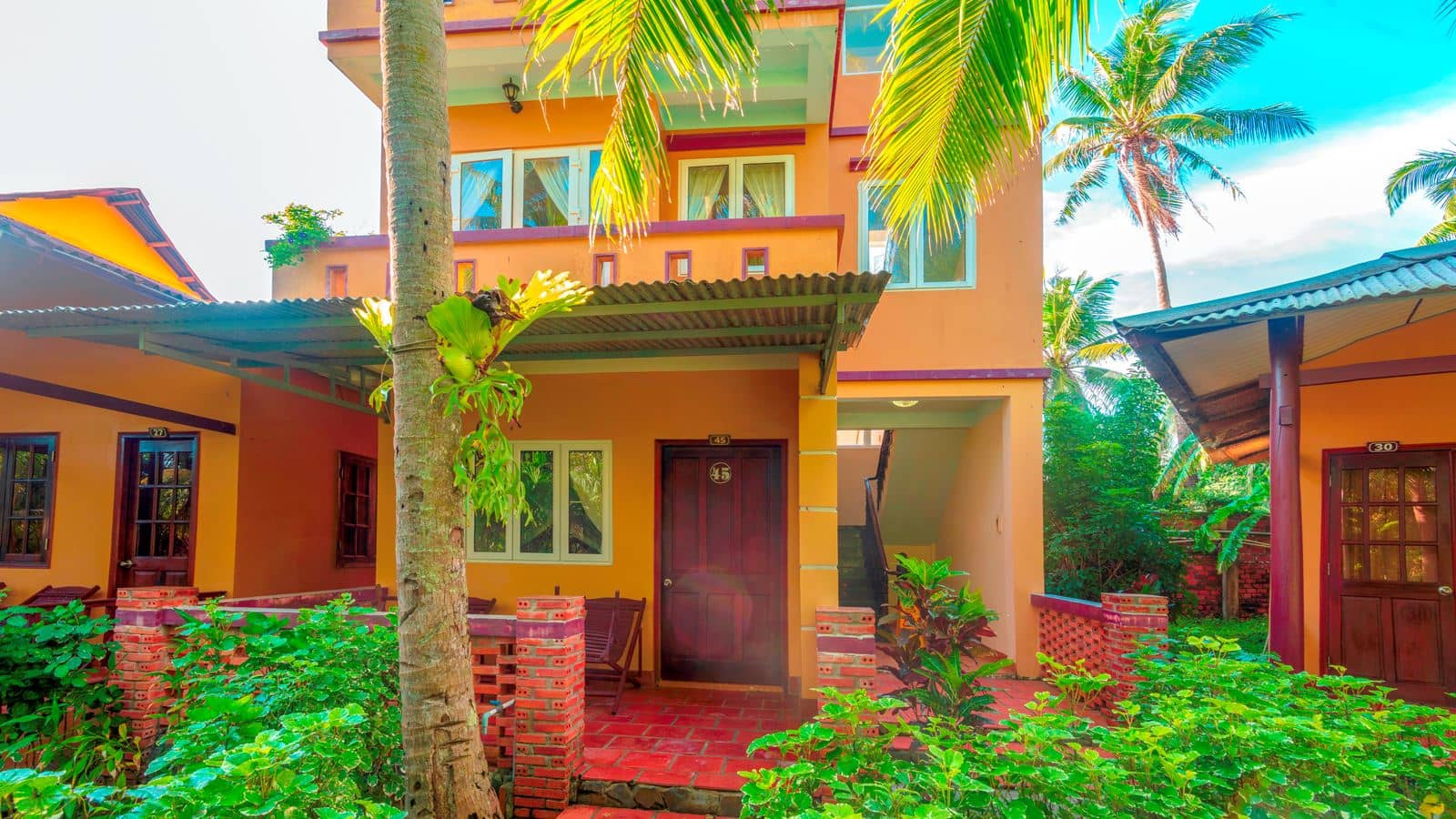 rooms-room-standard-with-balcony-gardenview