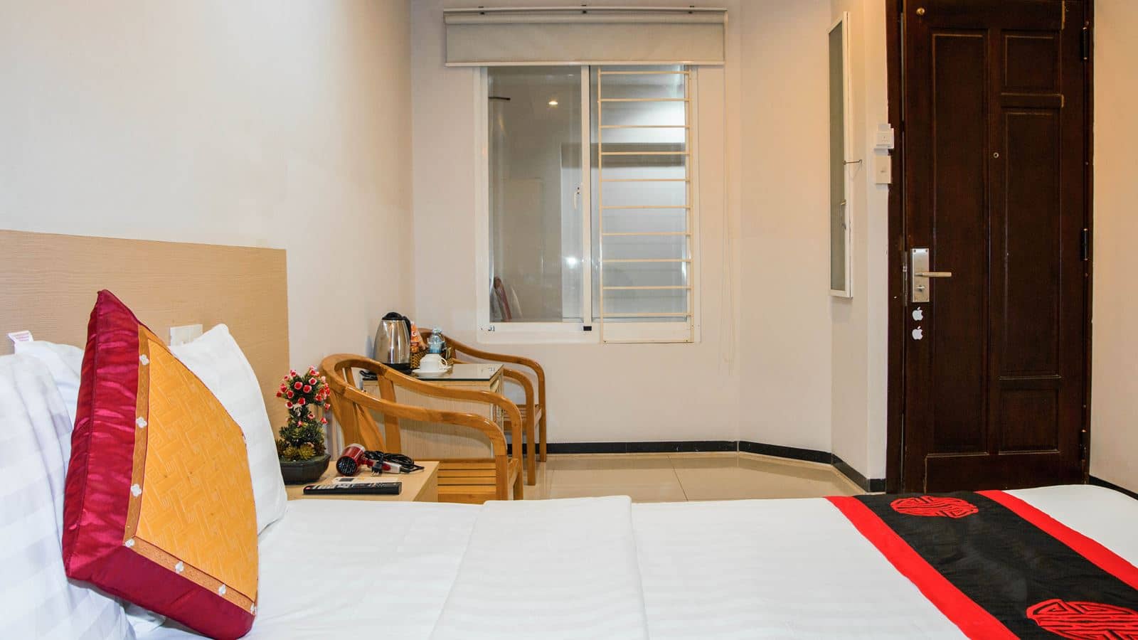 rooms-superior-with-window