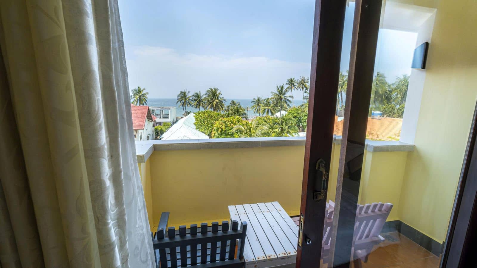 rooms-deluxe-garden-view-with-balcony