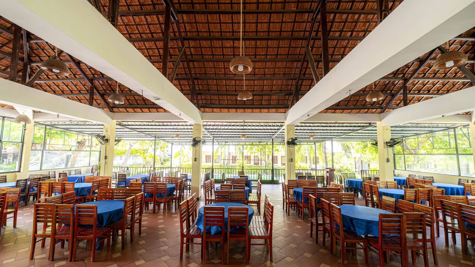 restaurants-restaurant