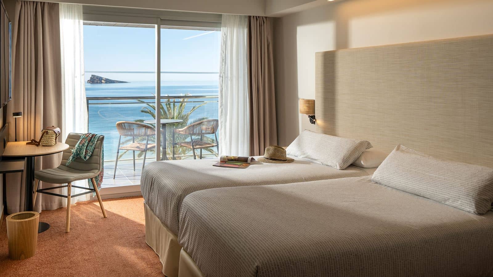 rooms-front-sea-balcony-or-terrace