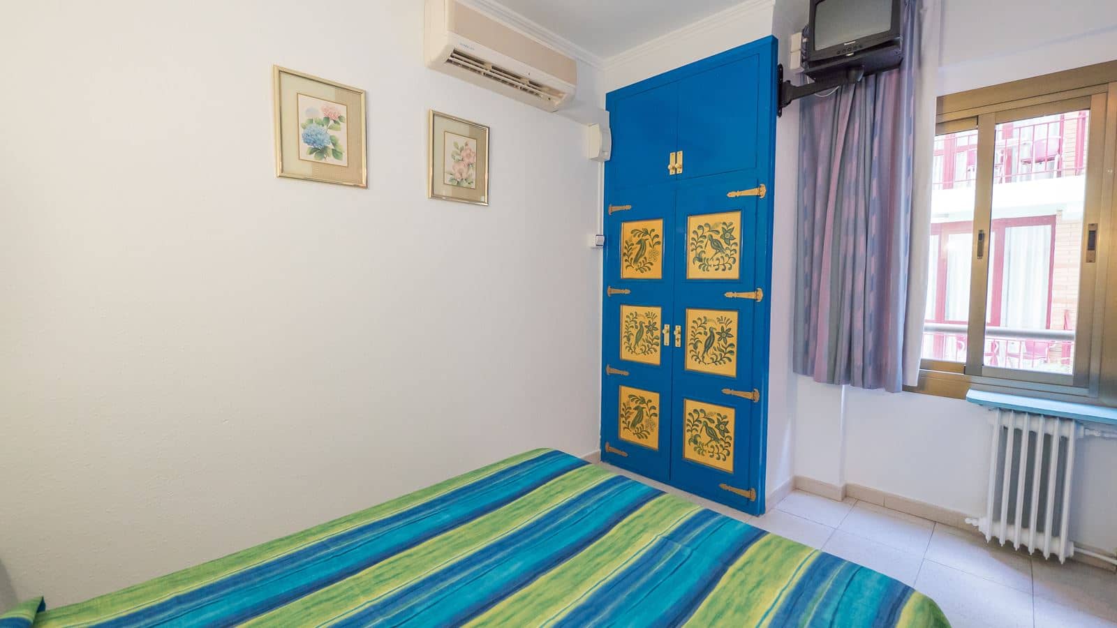 rooms-single-room