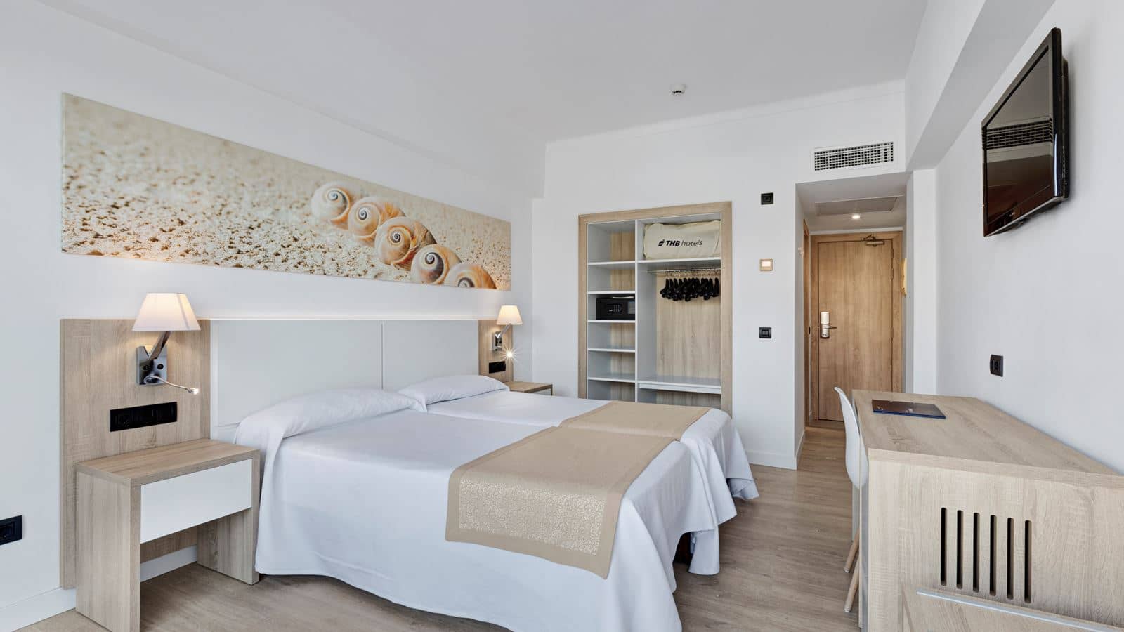 rooms-room-standard-double-seaview-balcony