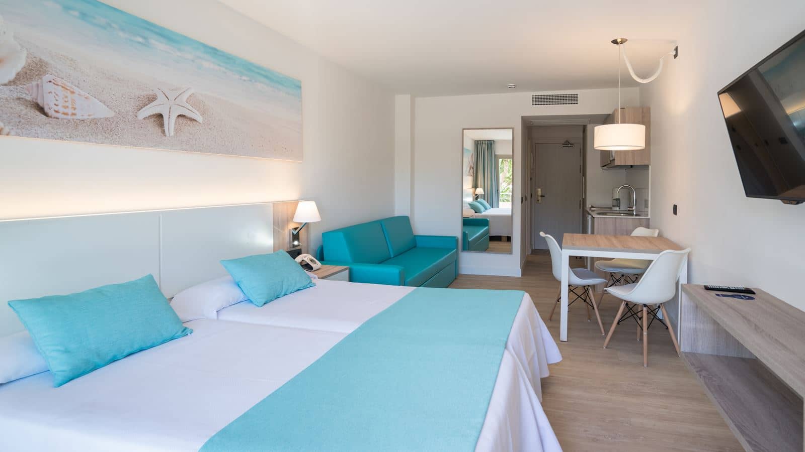 rooms-studio-balcony-or-terrace