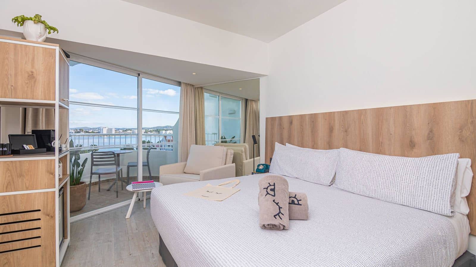 rooms-the-loft-sea-view