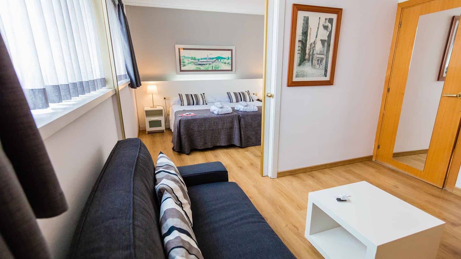 rooms-family-room-capacity-4