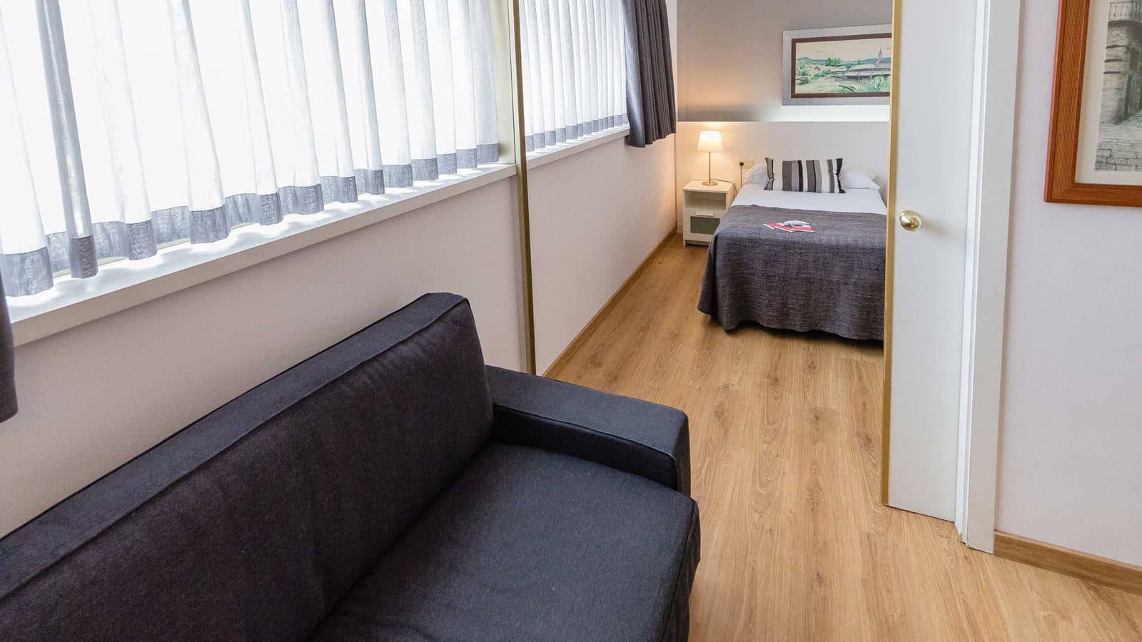 rooms-family-room-capacity-4