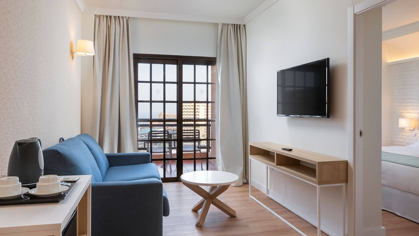 rooms-suite-ocean-front-view-balcony-or-terrace