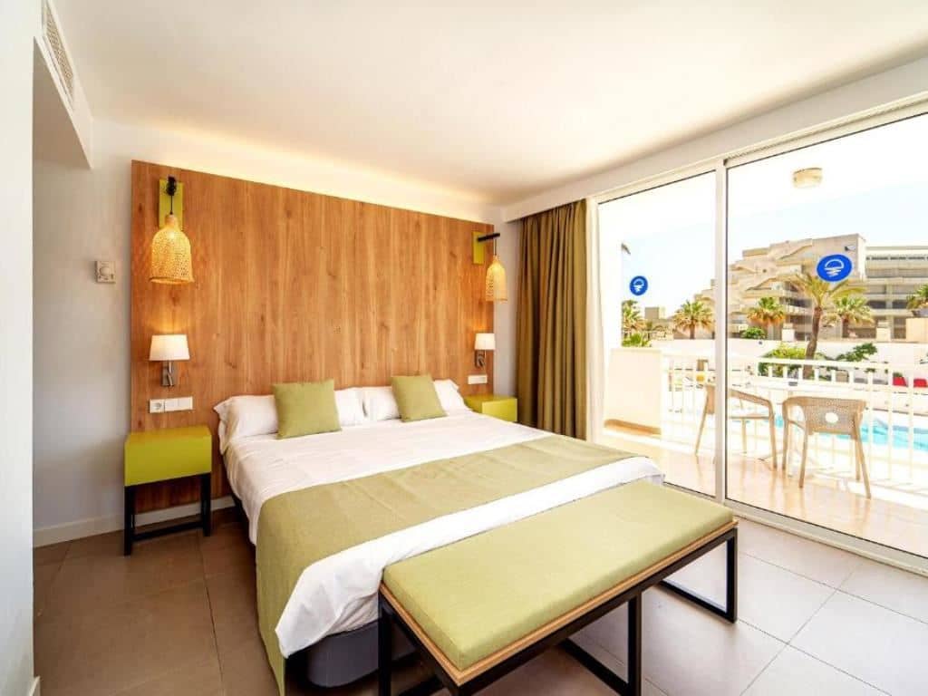 rooms-suite-standard-with-balcony-or-terrace