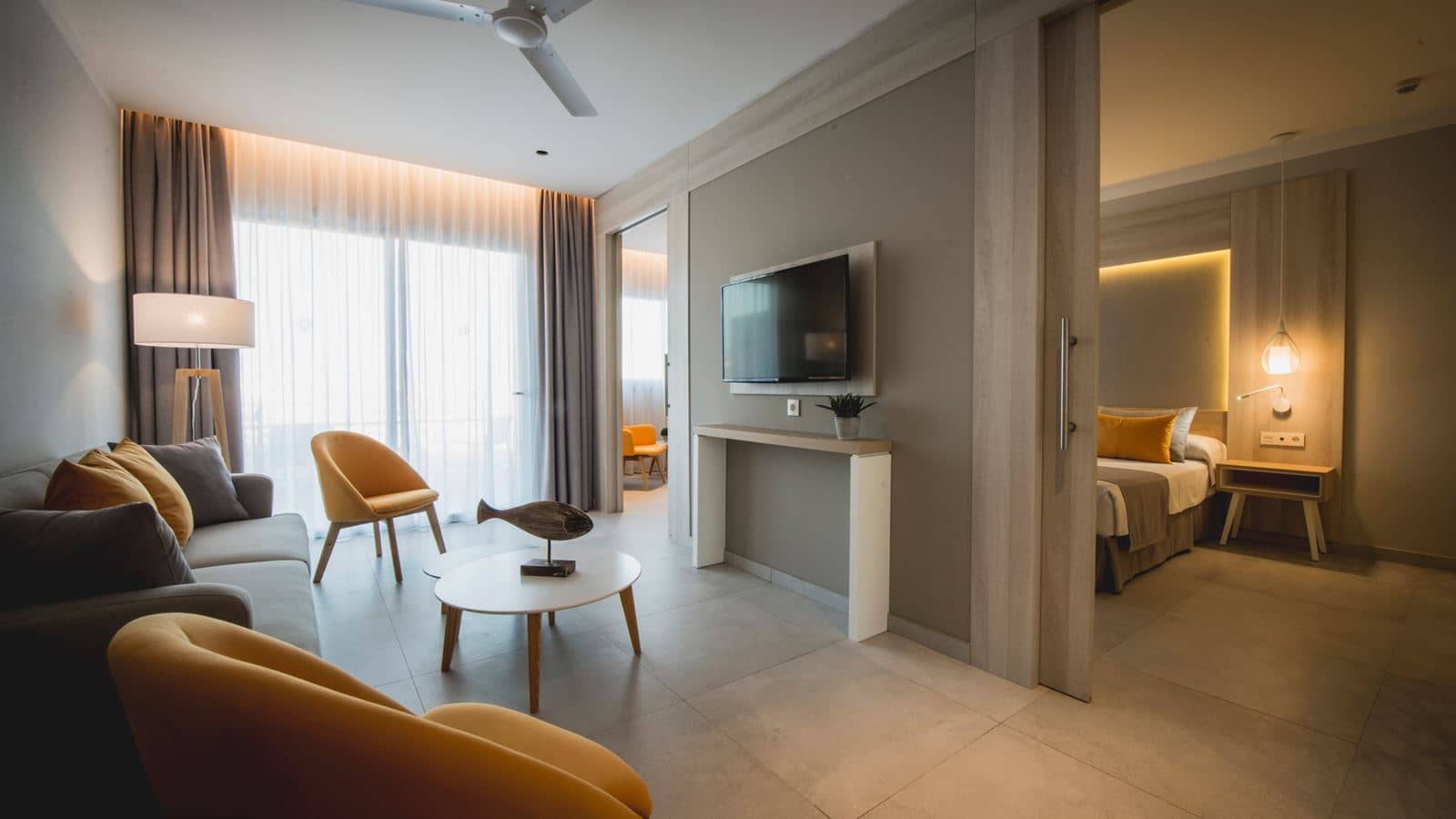 rooms-family-master-suite-balcony-or-terrace