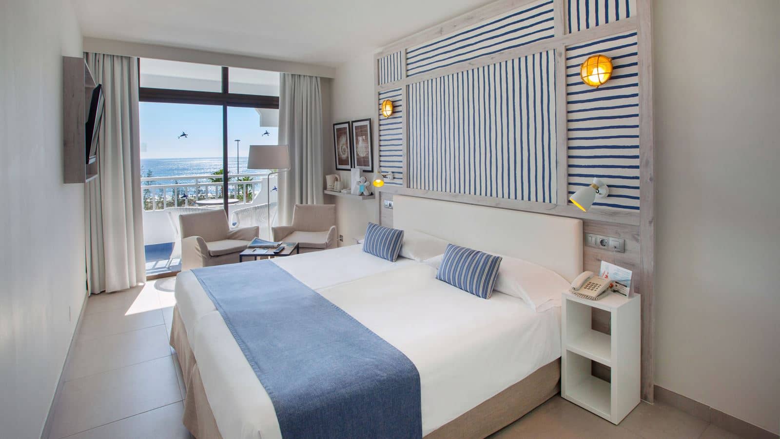 rooms-ddev-deluxe-room-with-balcony