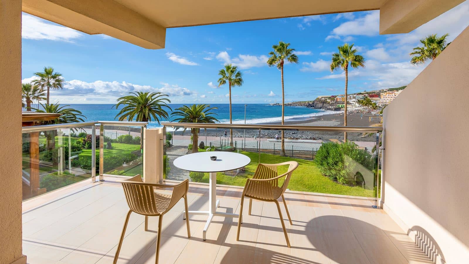 rooms-suite-1-bedroom-with-sea-view