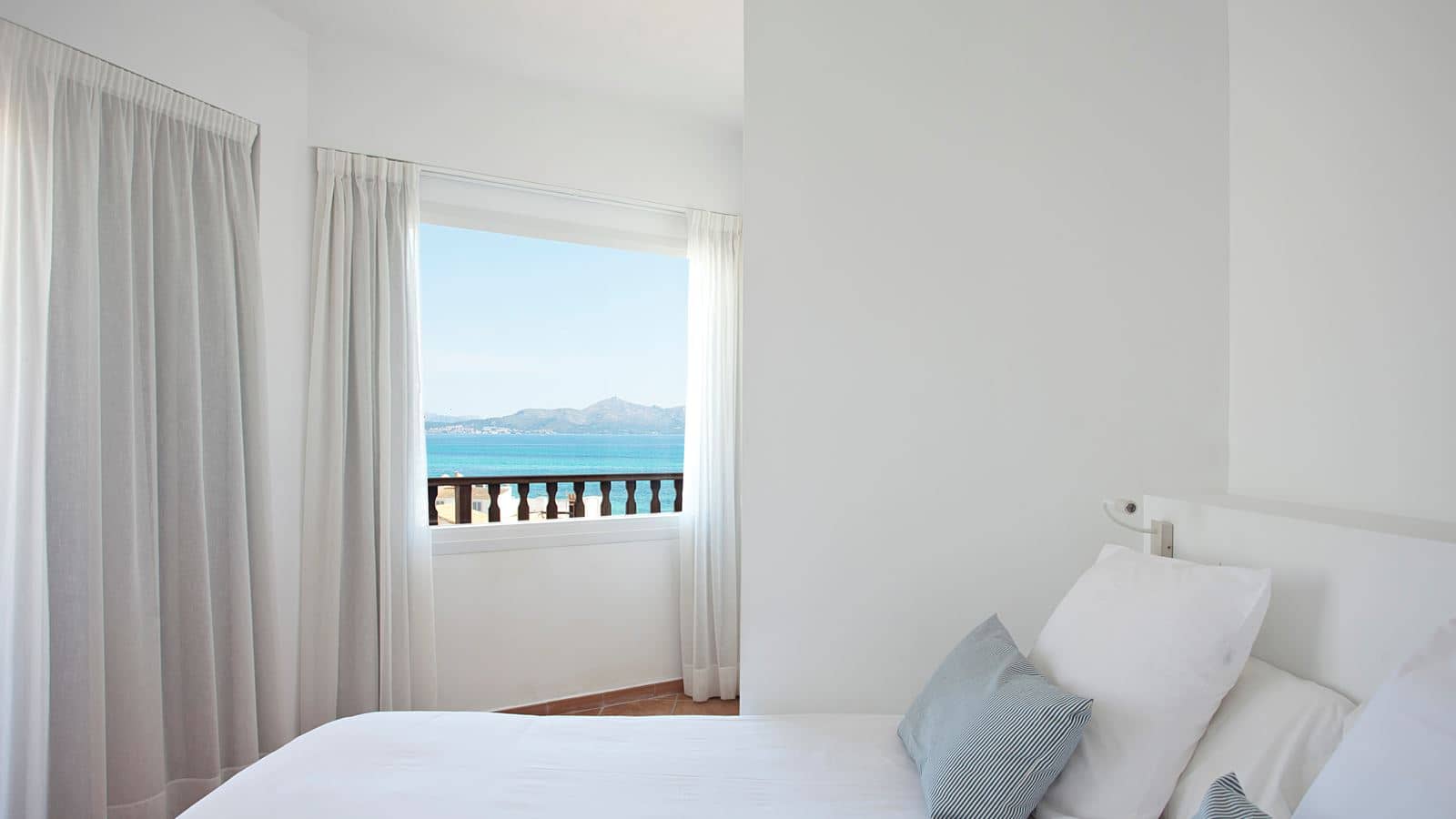 rooms-db--twin-room-balcony-or-terrace