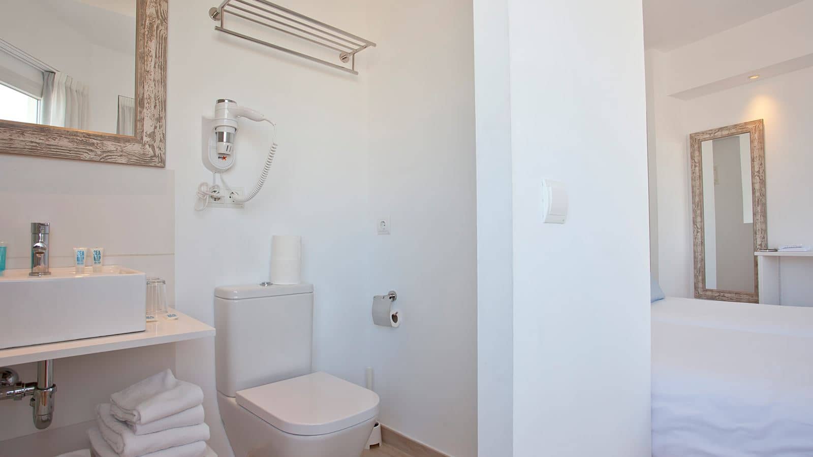 rooms-db--twin-room-balcony-or-terrace