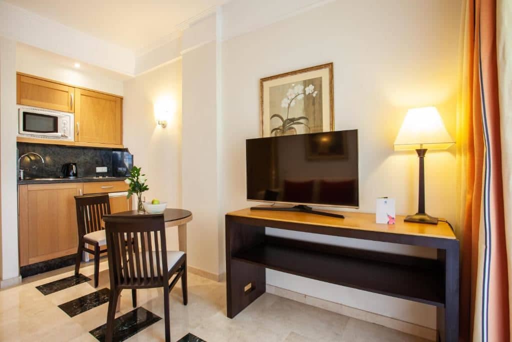 rooms-junior-suite-standard--balcony