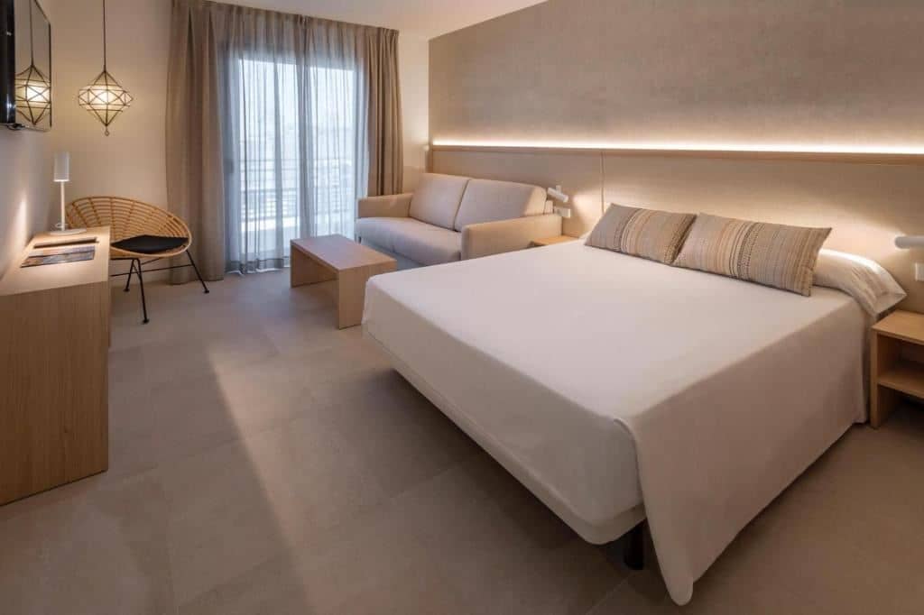 rooms-junior-suite-balcony-or-terrace