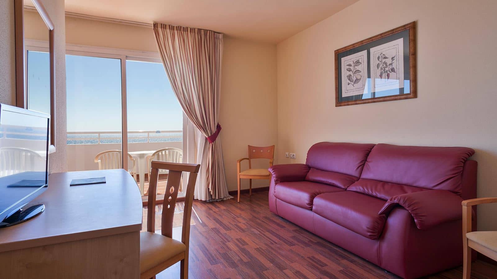 rooms-suite-junior-with-terrace