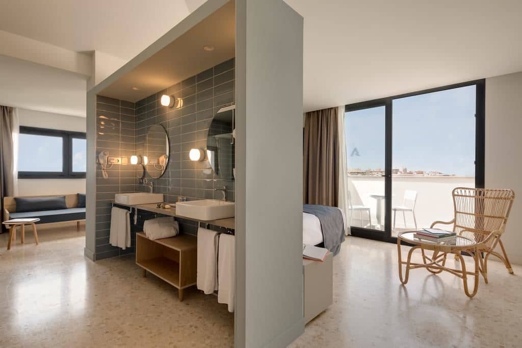 rooms-double-penthouse-room-with-terrace