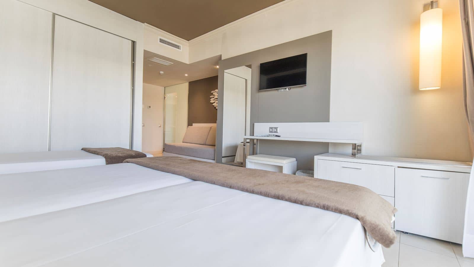 rooms-family-room