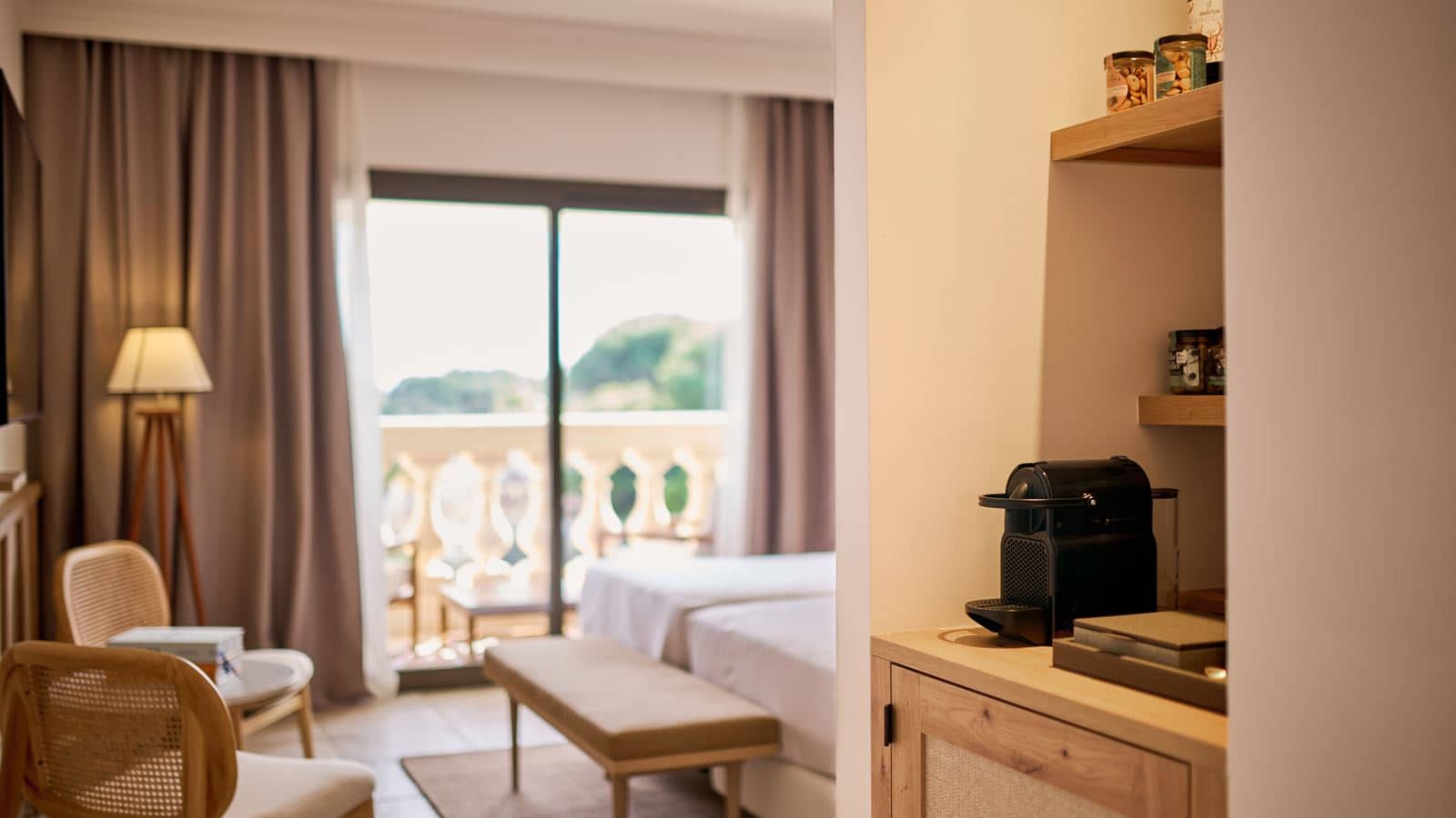 rooms-double-deluxe-2-twin-beds-balcony-or-terrace