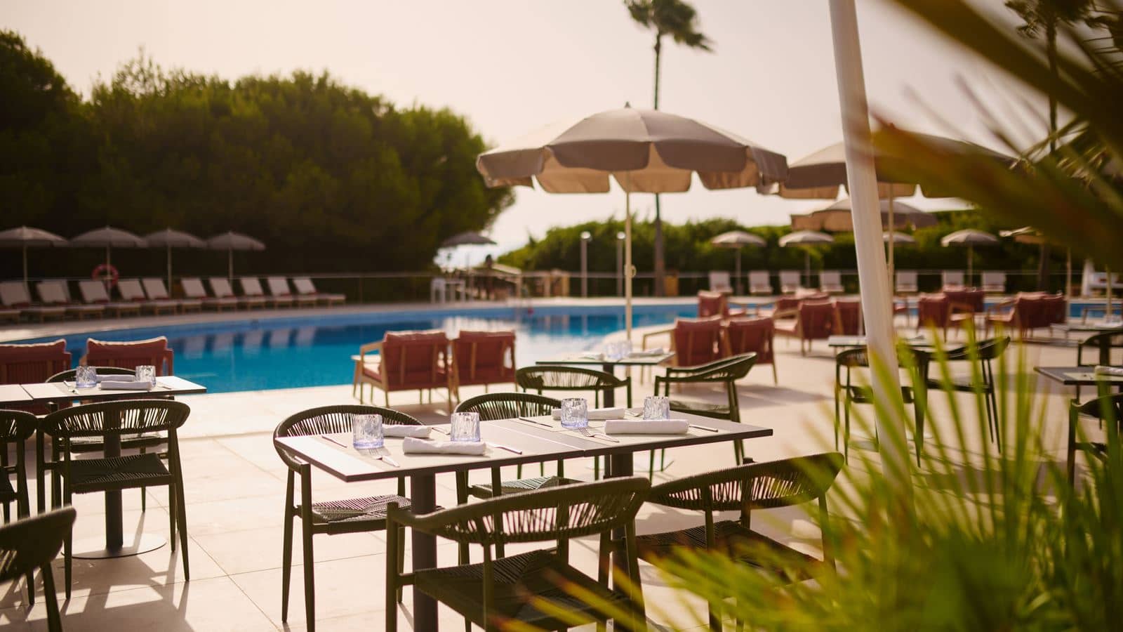 restaurants-pool-club