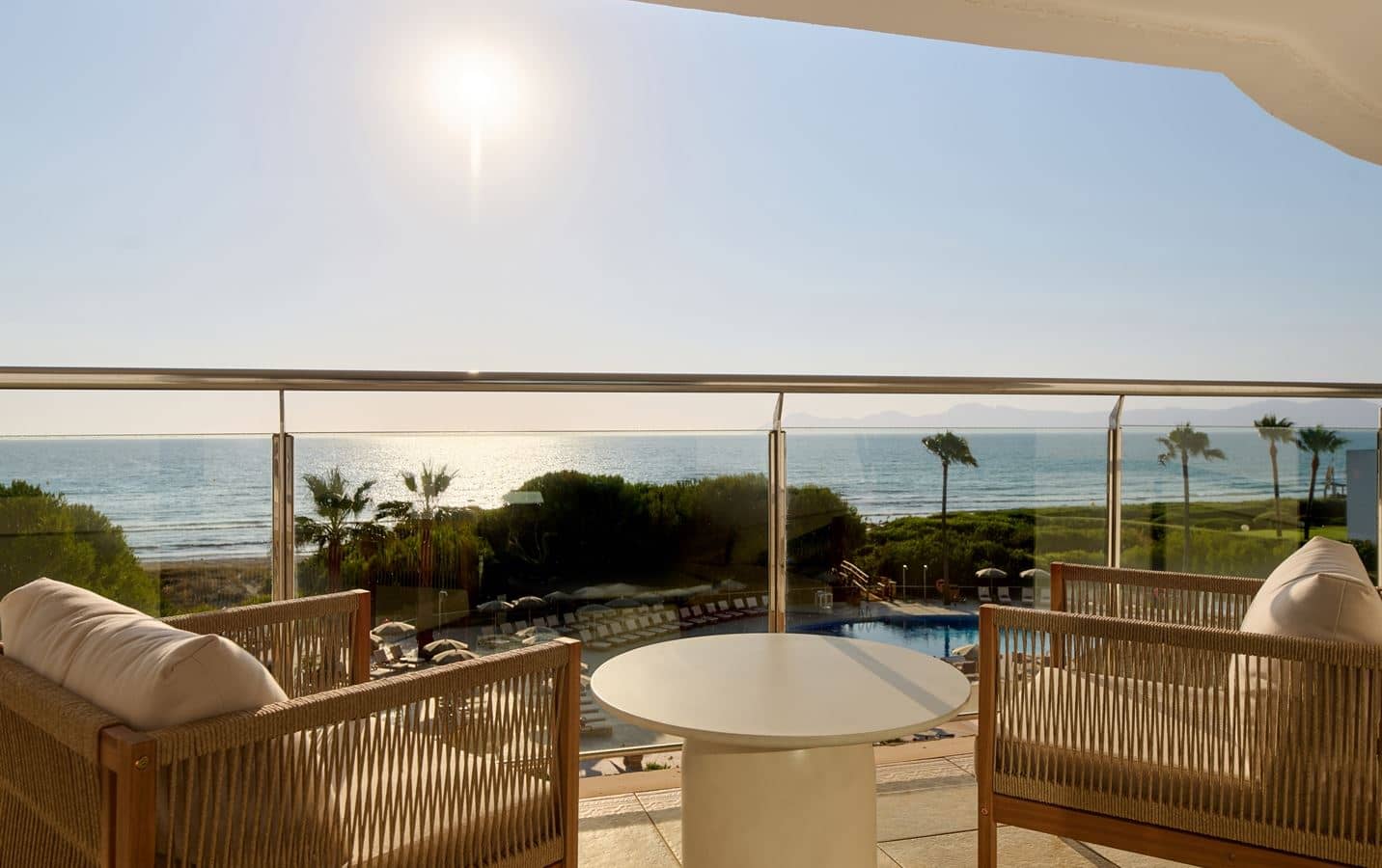 rooms-1-bedroom-suite-sea-front-view-balcony-or-terrace