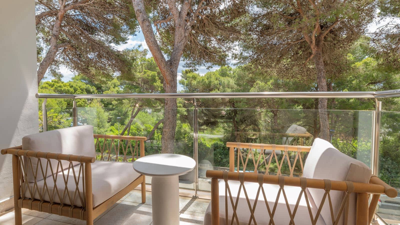 rooms-double-deluxe-1-king-bed-balcony-or-terrace