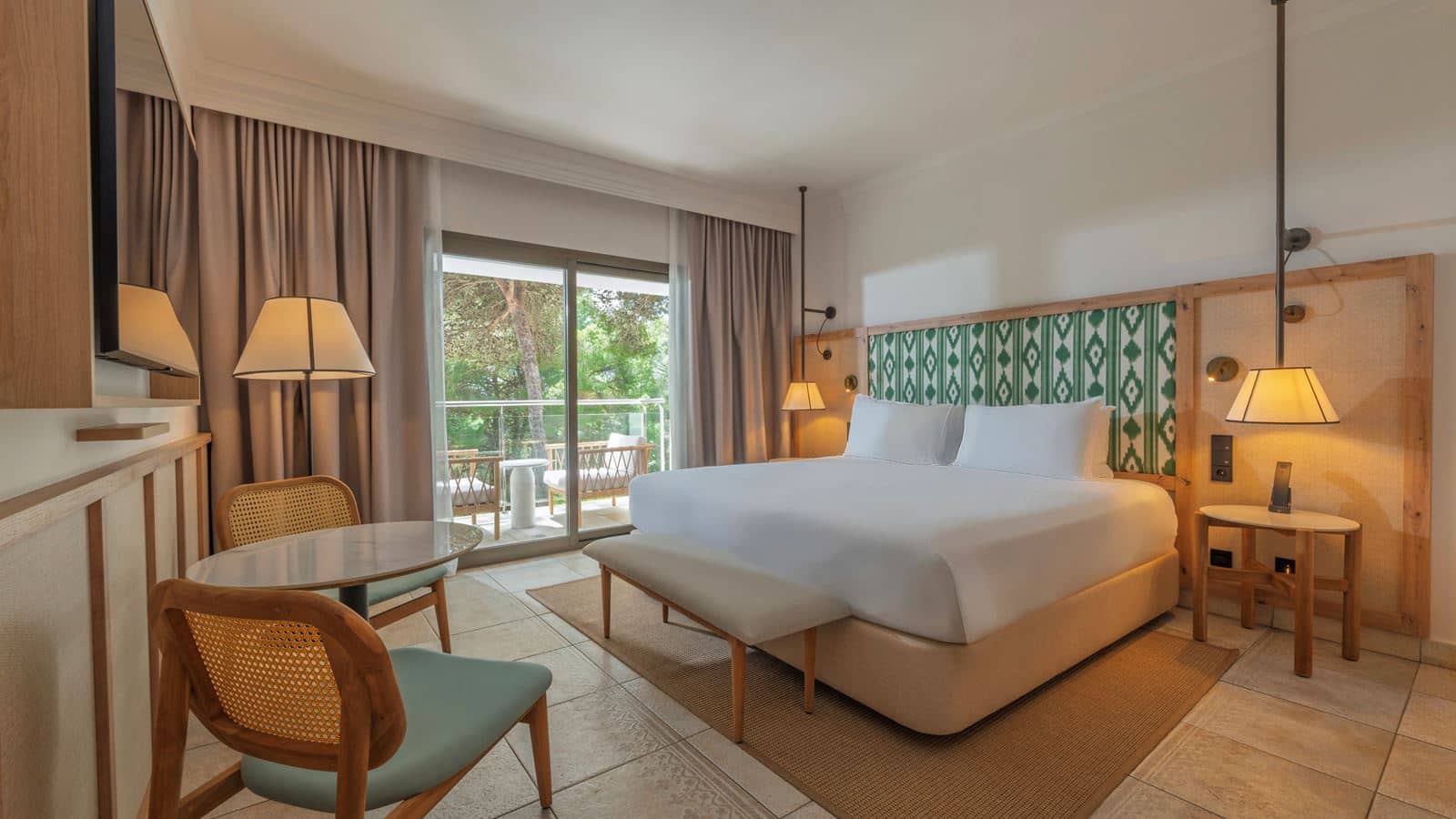 rooms-double-deluxe-1-king-bed-balcony-or-terrace