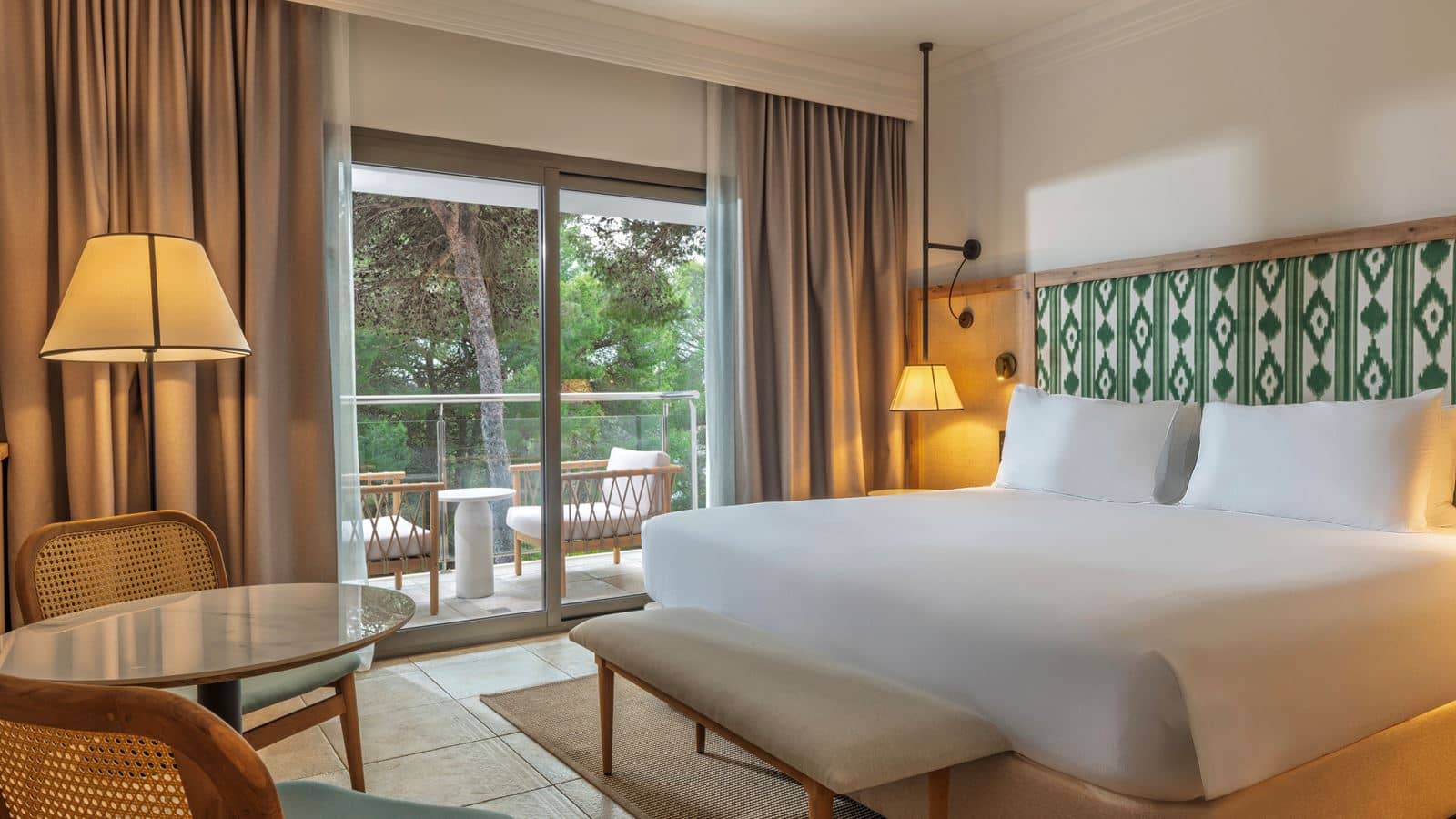rooms-double-deluxe-1-king-bed-balcony-or-terrace