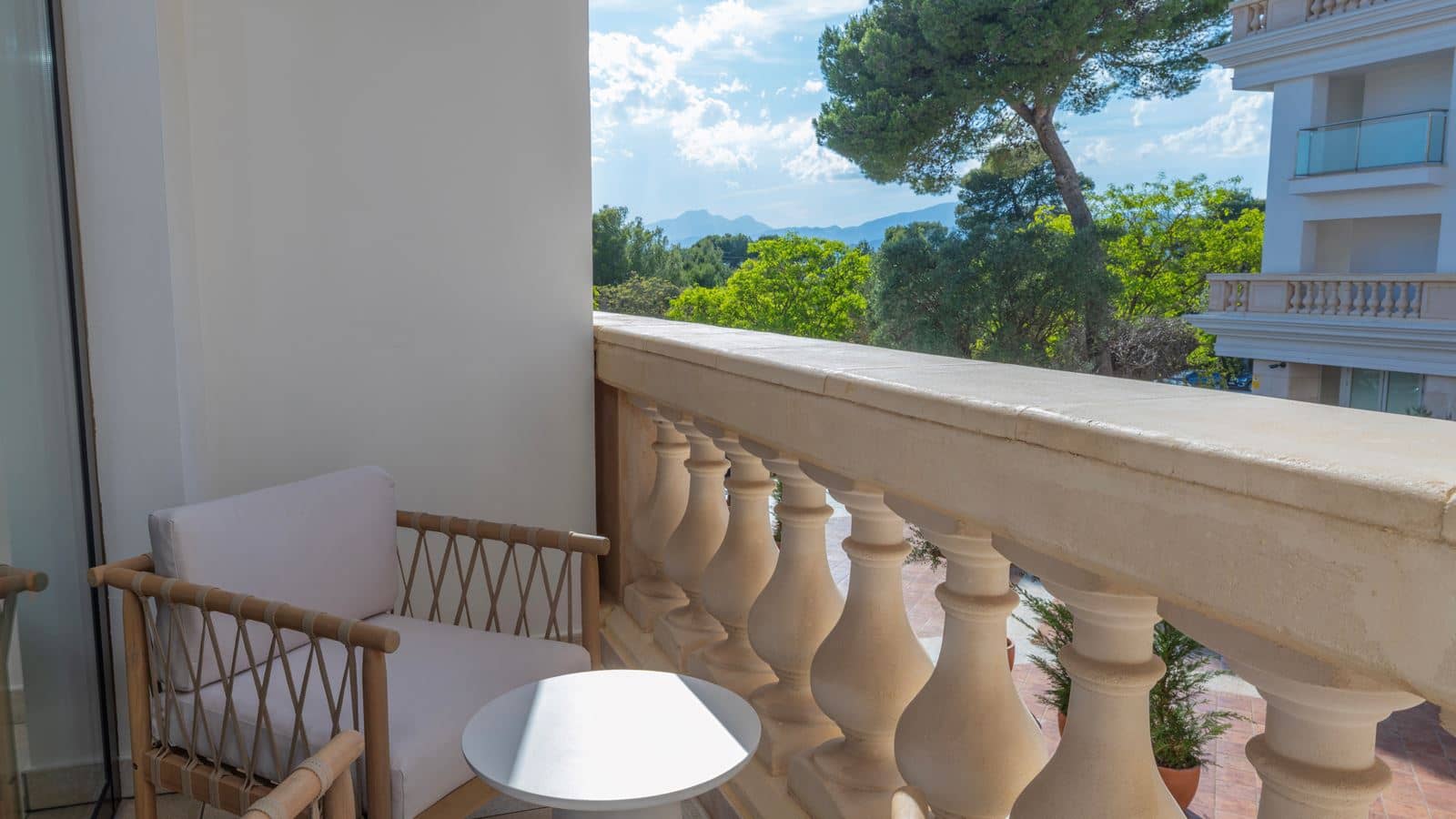 rooms-double-deluxe-2-twin-beds-balcony-or-terrace
