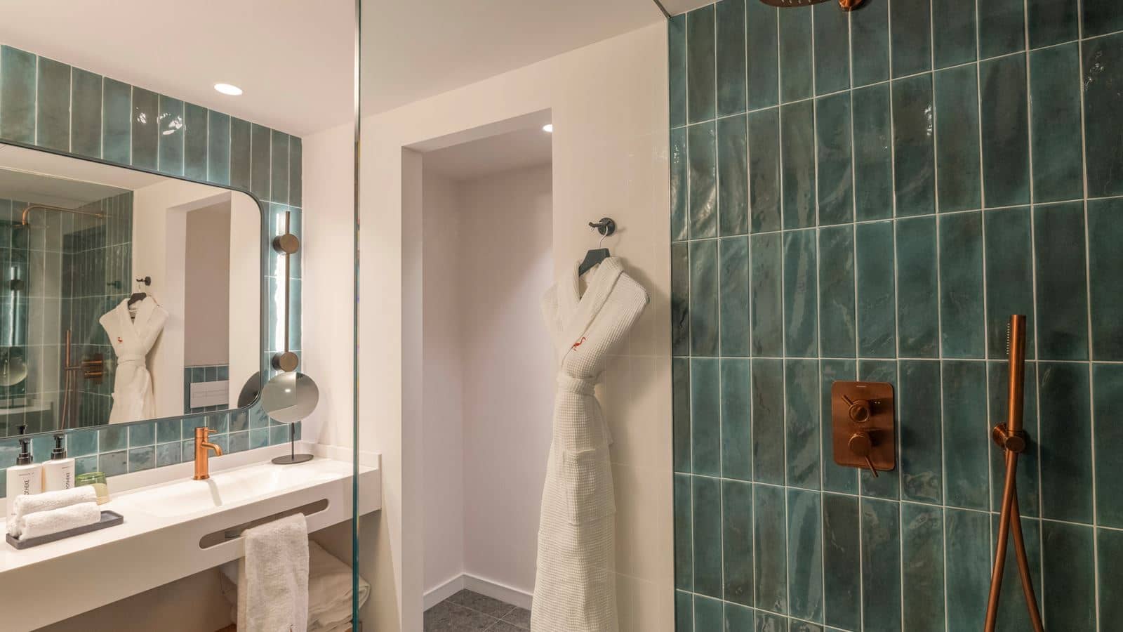 rooms-double-deluxe-1-king-bed-partial-sea-view-balcony-or-terrace