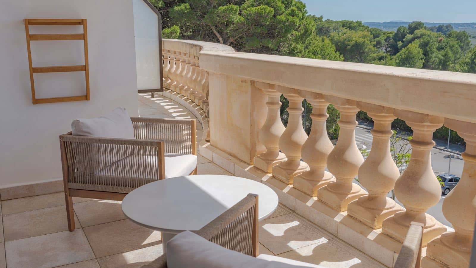 rooms-1-bedroom-suite-balcony-or-terrace
