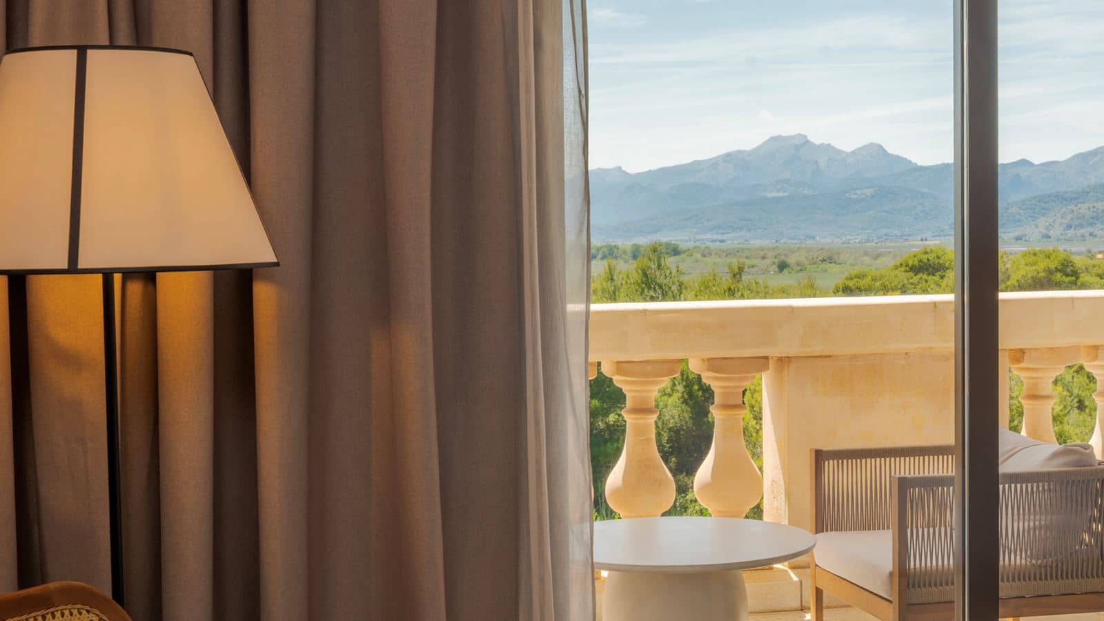 rooms-1-bedroom-suite-balcony-or-terrace