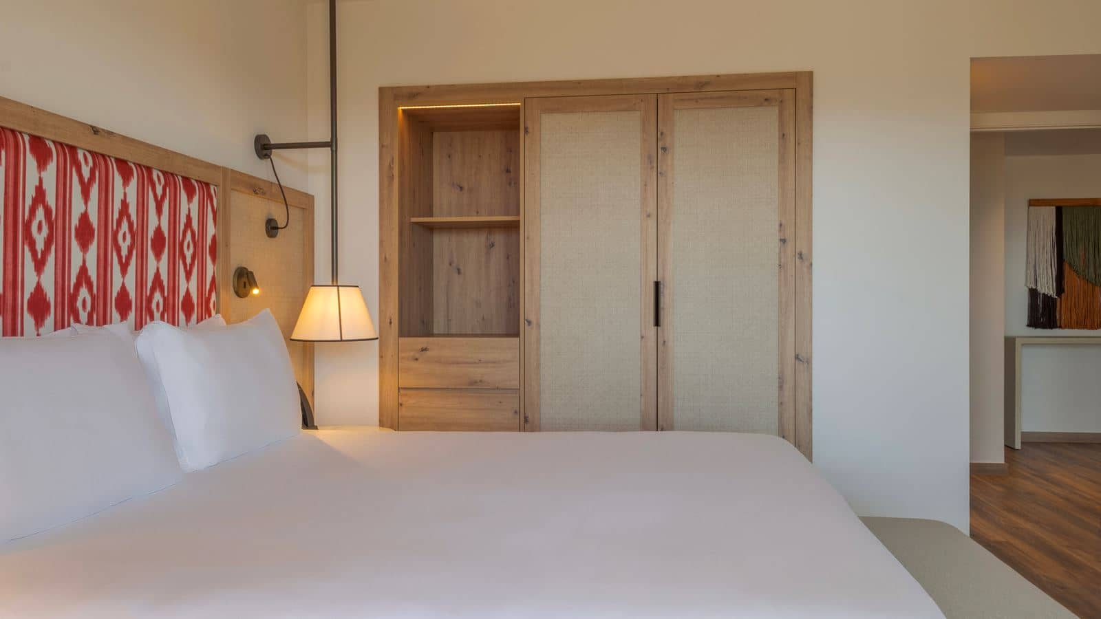 rooms-1-bedroom-suite-balcony-or-terrace