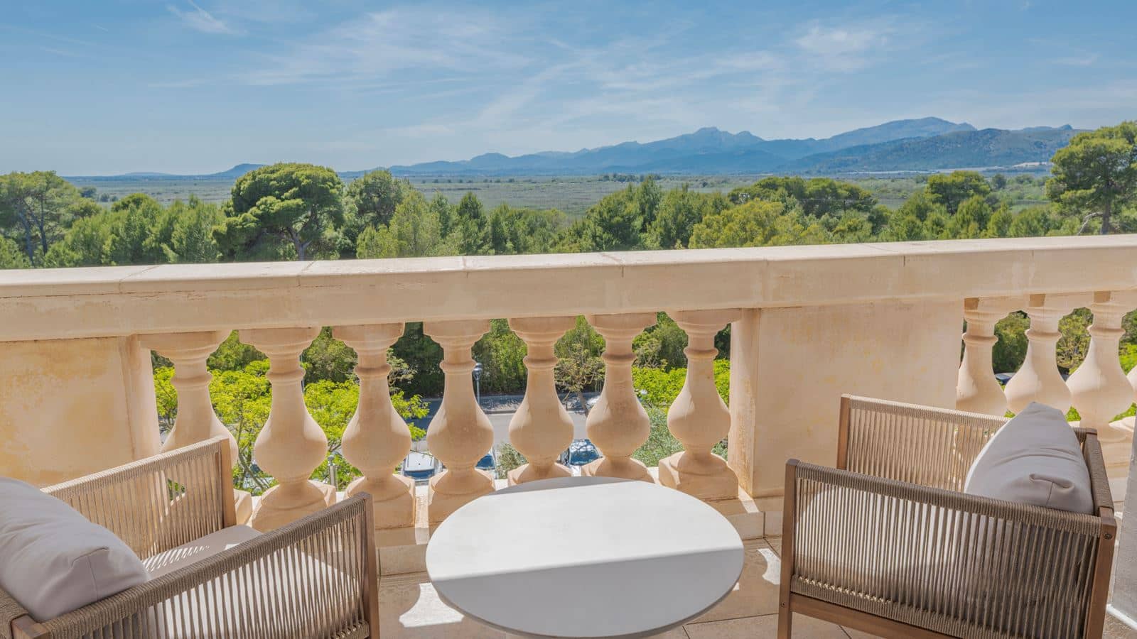 rooms-1-bedroom-suite-balcony-or-terrace