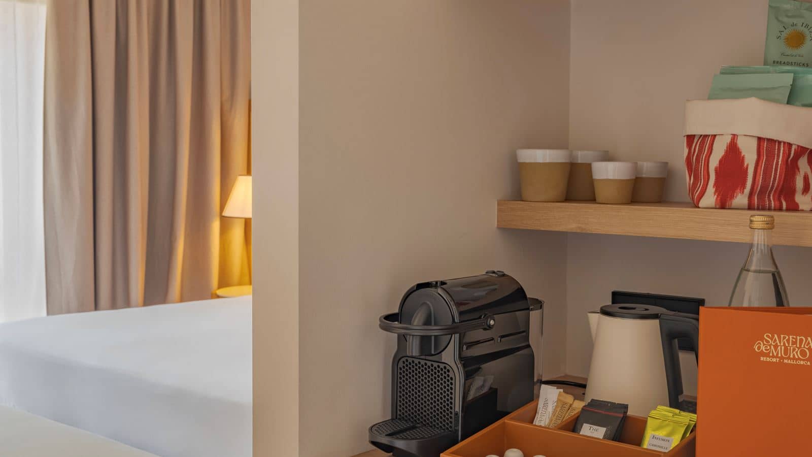 rooms-1-bedroom-suite-balcony-or-terrace