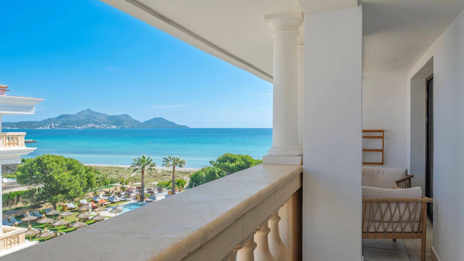 rooms-1-bedroom-suite-partial-sea-view-balcony-or-terrace