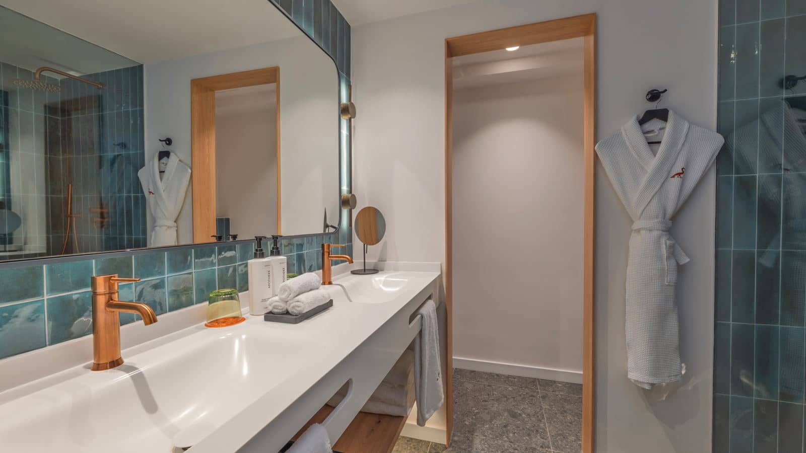 rooms-1-bedroom-suite-partial-sea-view-balcony-or-terrace