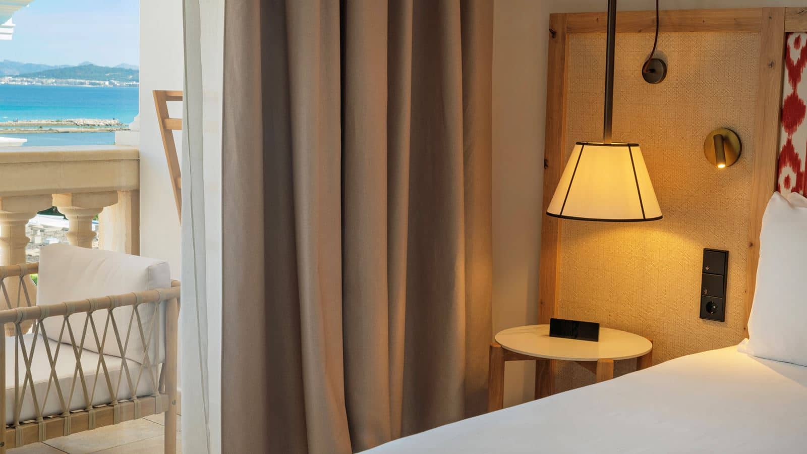 rooms-1-bedroom-suite-partial-sea-view-balcony-or-terrace