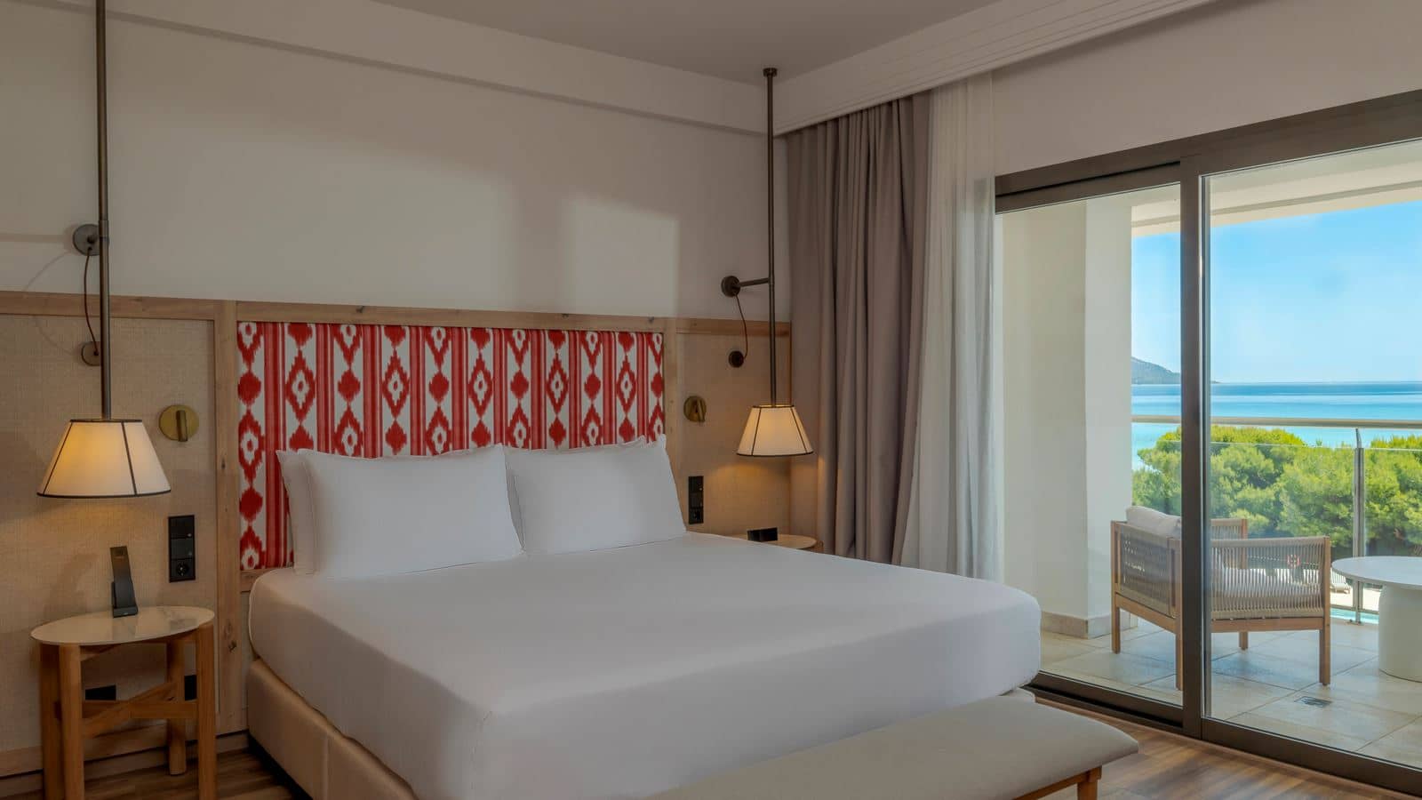 rooms-1-bedroom-suite-sea-front-view-balcony-or-terrace