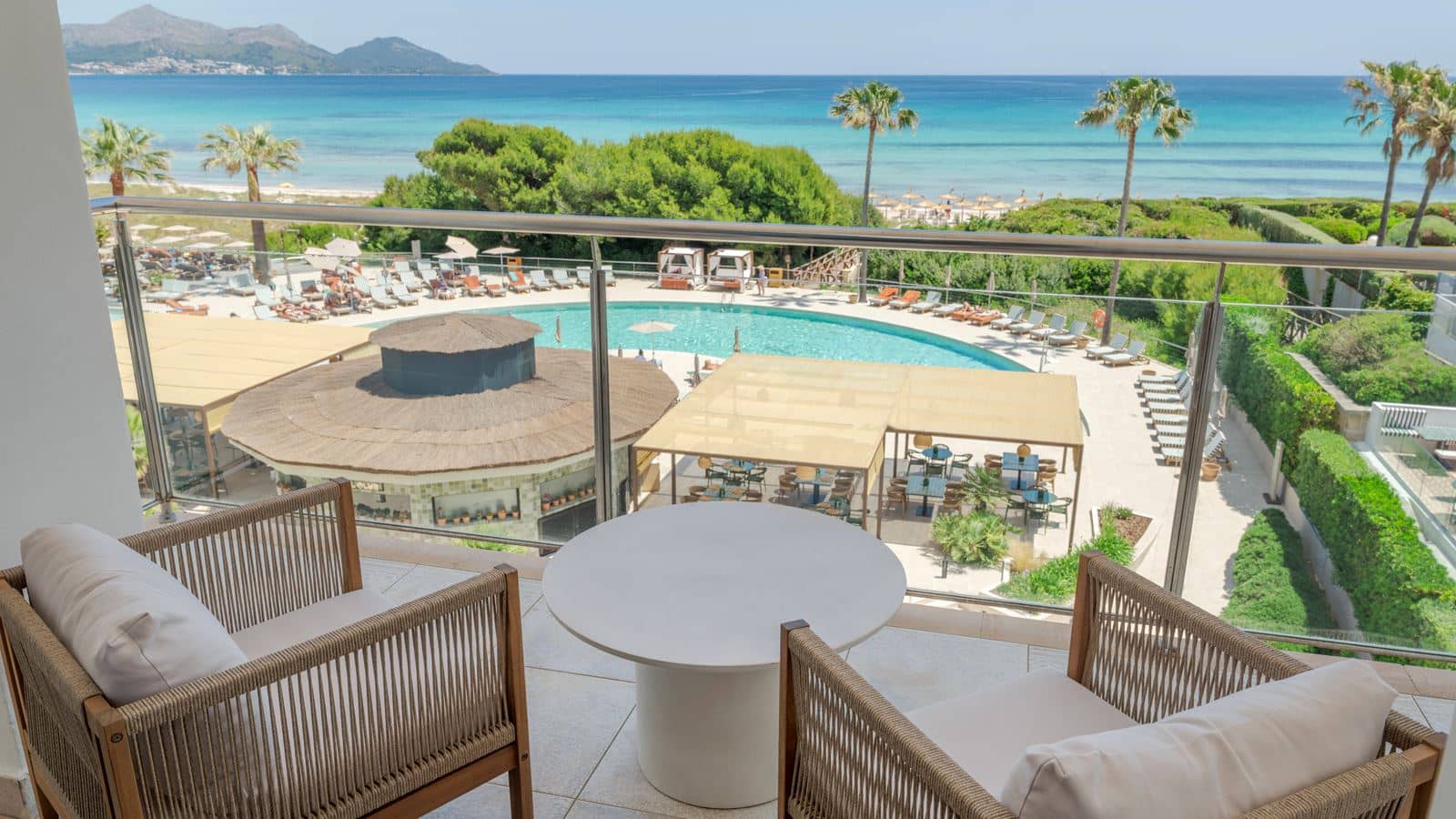rooms-1-bedroom-suite-sea-front-view-balcony-or-terrace