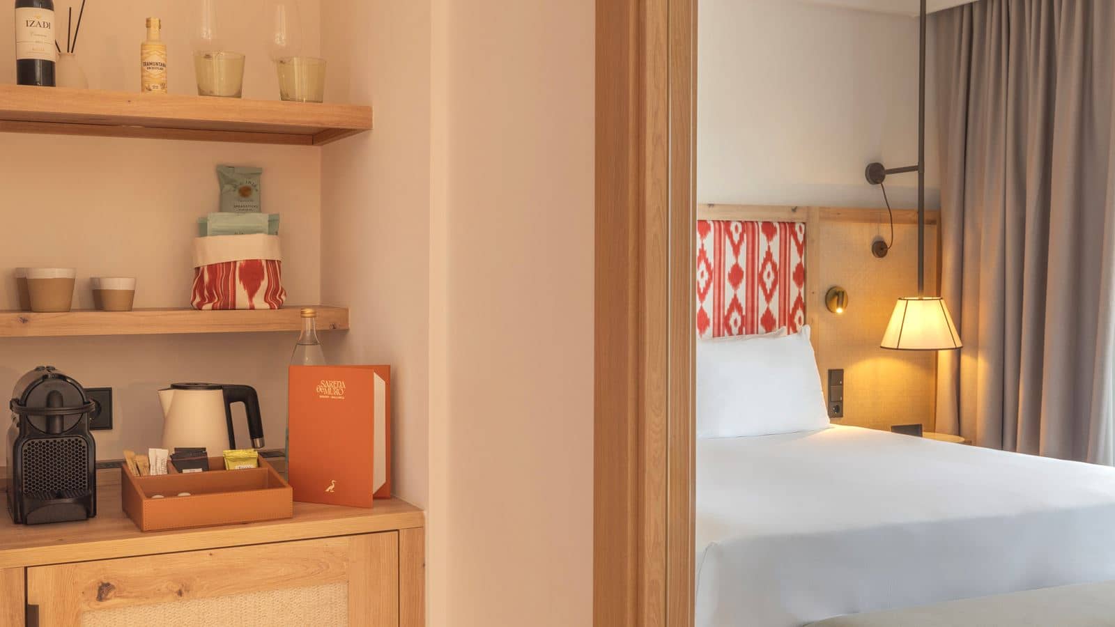 rooms-1-bedroom-suite-sea-front-view-balcony-or-terrace
