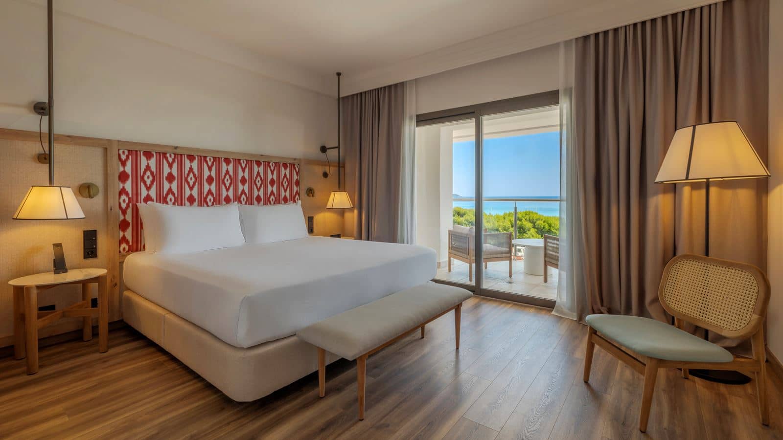 rooms-1-bedroom-suite-sea-front-view-balcony-or-terrace