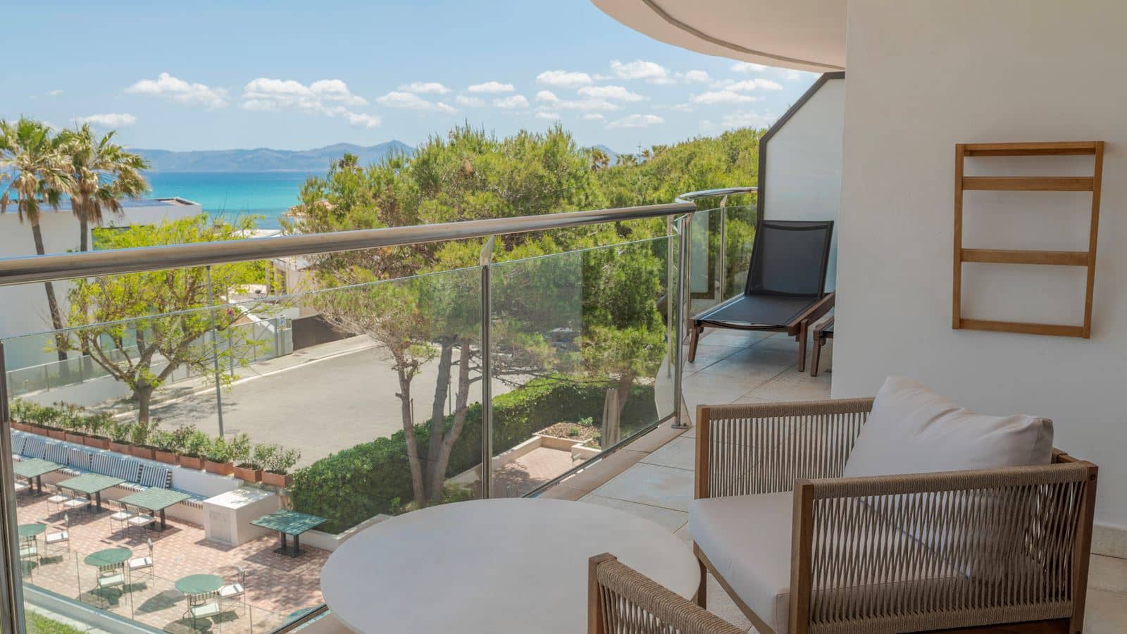 rooms-1-bedroom-suite-sea-front-view-balcony-or-terrace