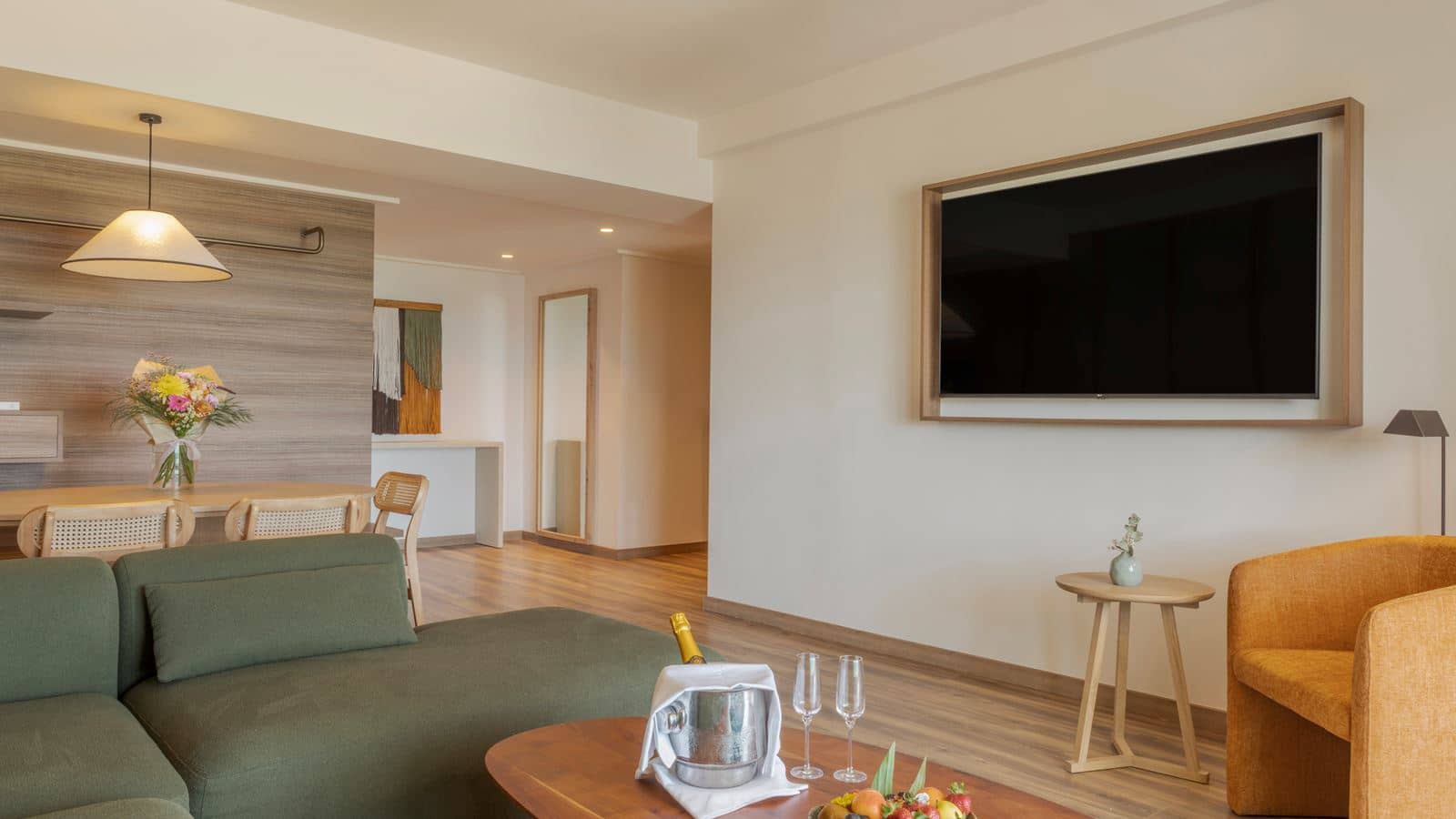 rooms-1-bedroom-suite-sea-front-view-balcony-or-terrace