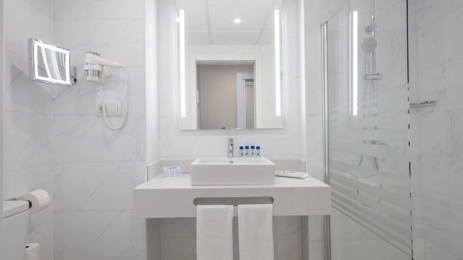 rooms-room-standard-balcony-or-terrace